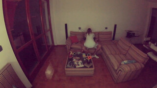 Vreemdgaande meid betrapt op verborgen camera terwijl ze een andere man neukt