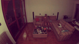 Vreemdgaande meid betrapt op verborgen camera terwijl ze een andere man neukt