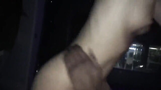 Outdoor interraciale seks in de auto met BBC en jonge blanke meid