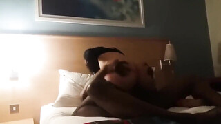 Sexy vrouw in sexy lingerie was zo enthousiast om geneukt te worden door zwarte man