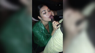 Hete Latina houdt van grote zwarte lul in haar natte poesje en eet de cum