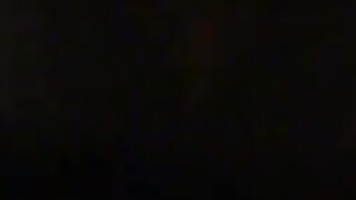 Gelukkige kerel neukt twee geile meiden in hete amateur trio