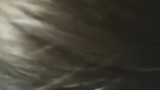 Vrouw schreeuwt zo hard als ze wordt geneukt door een vriend