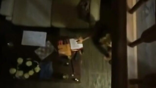 Vrouw schreeuwt zo hard als ze wordt geneukt door een vriend