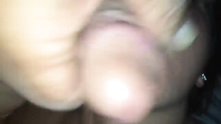 Vrouw en vriendin komen overeen om een zaadlading van echtgenoot te delen