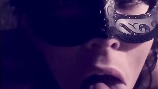 Slow motion grote cumshot in de mond van de vrouw