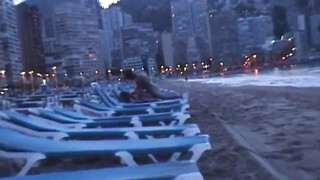 Geil amateur koppel betrapt op neuken op een Spaans strand