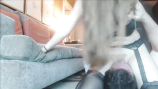 Opgewonden vriendje likt vriendinnen kont en poesje