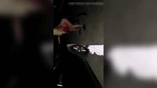 Sletvrouw betrapt op onbeschermde seks met zwarte vreemdeling op straat