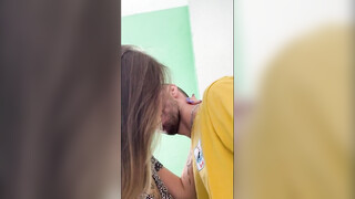 Seks met vriendin op openbare gang