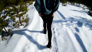 Gepkontioneerde buitenseks in de sneeuw