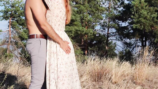 Fantastische buitenseks met sexy vrouw