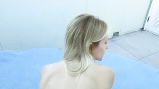 Lieve amateurblond heeft seks voor de camera