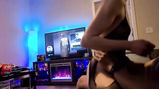 Vriend houdt ervan om zijn dame seks te zien hebben met een zwarte man