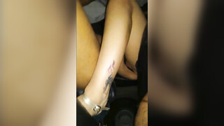 Seks in de auto de vrouw heeft een affaire met een andere man