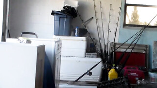 Slet MILF voert orale seks uit met een zwarte werknemer tegen betaling