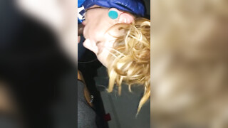 Orale seks met haar zwarte partner en slik het sperma door