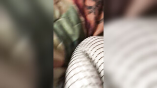 Blonde berijdt een zwarte lul