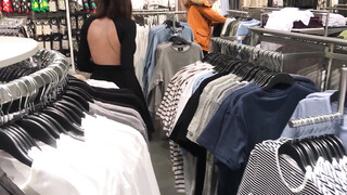 Amateur koppel heeft seks in de auto