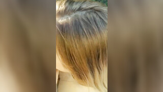 Kinky vriendin houdt van orale seks en seks in de buitenlucht met haar vriendje