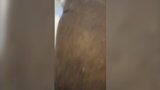 Dikke zwarte kerel uitgenodigd voor gratis seks met zijn vrouw